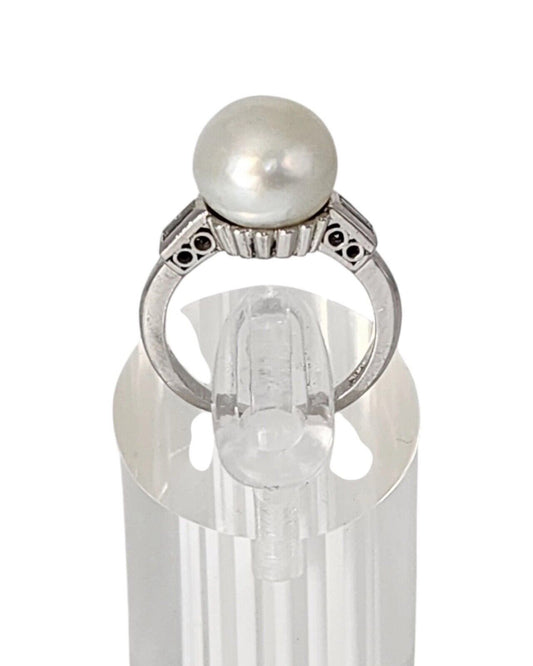 Gorgeous Platinum  Vintage Ring with a Large Pearl and 2 Surrounding Diamonds