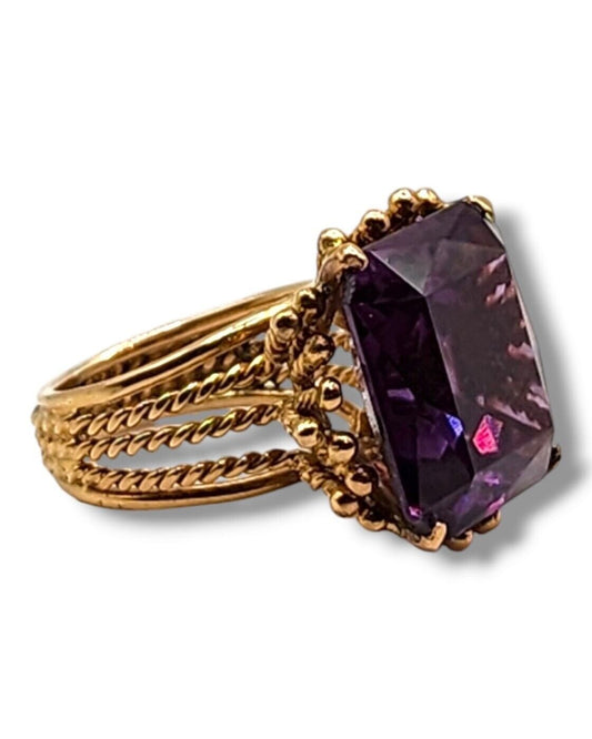 Gorgeous Women's Large 14K Yellow Gold & Purple Amethyst Cocktail ring