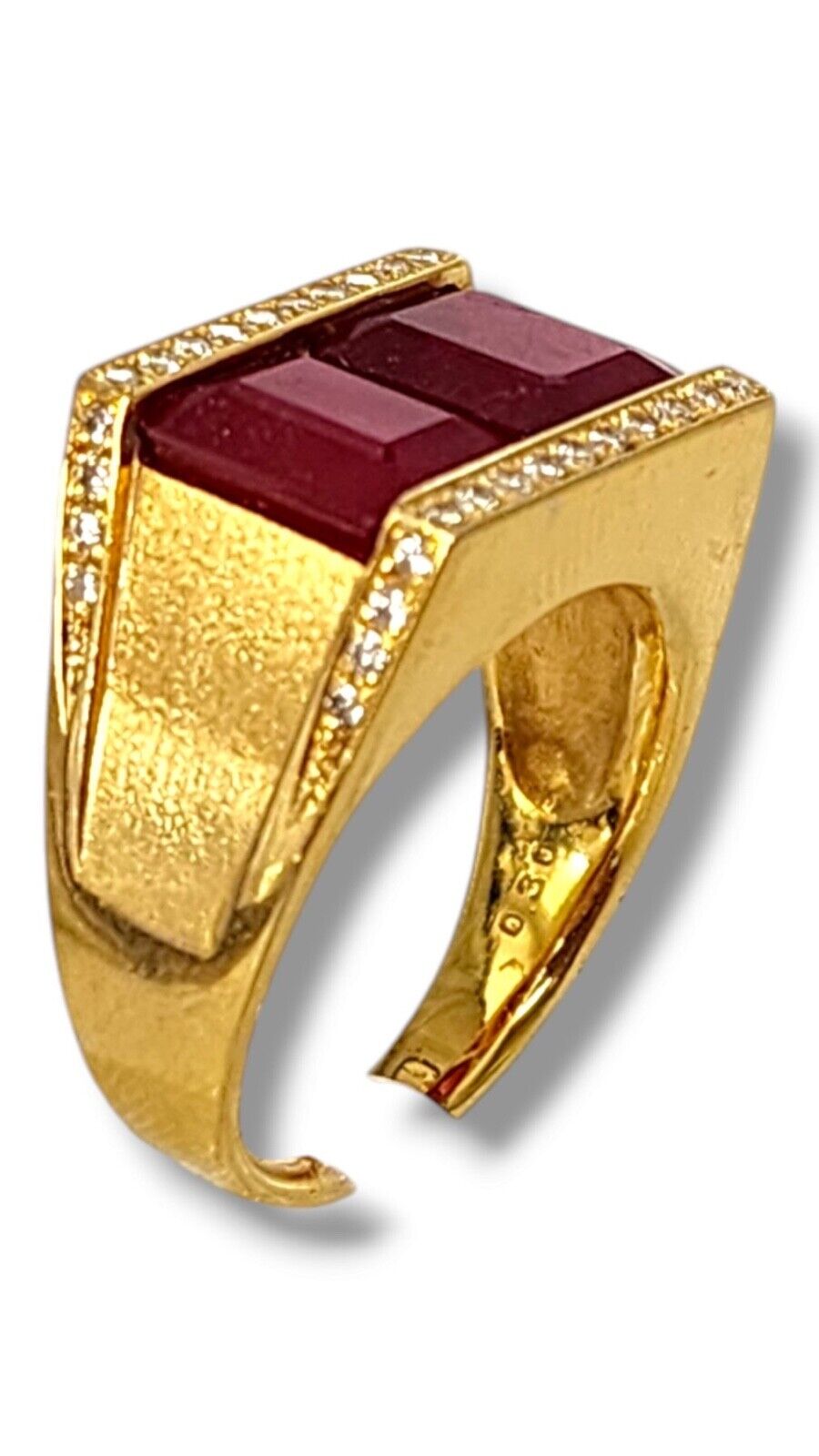 Stunning 18K Gold Ring with Diamonds & Large Ruby's Love