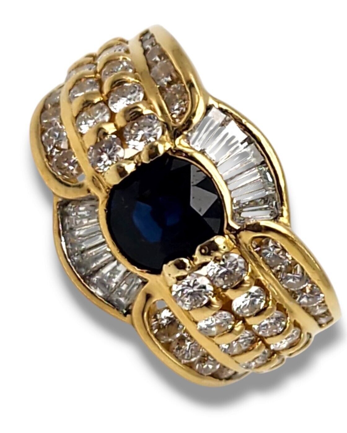 18K Gold Ring decorated with Diamonds and Sapphire 1.0 Carats Diamond