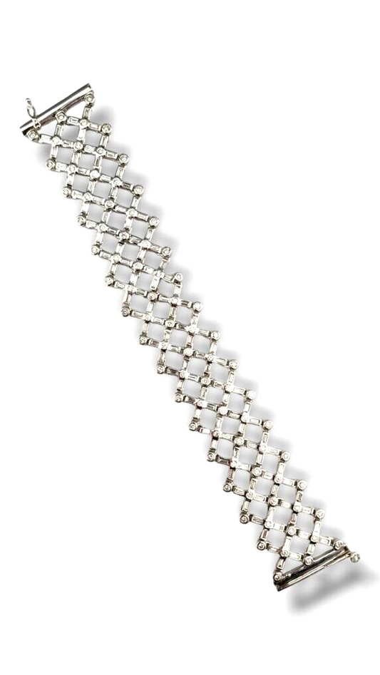 Gorgeous 18k Gold and 10 Carats Diamond Bracelet