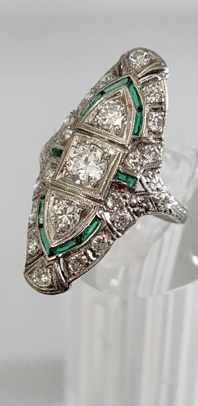 Art Deco 1930 Cocktail Ring In Platinum with 1.42 Carats Diamonds and Emerald