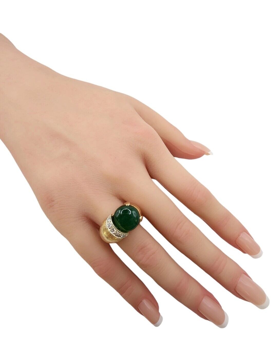 Lovely 14K Gold Ring with Diamonds & Emerald