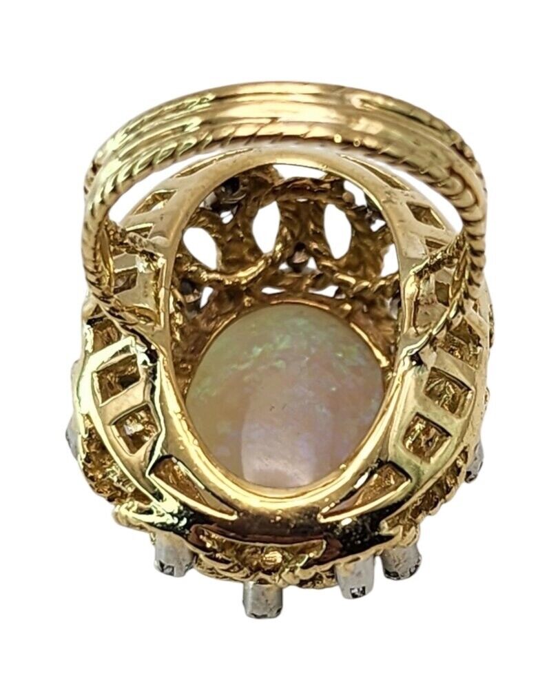 18K Yellow Gold Ring with Opal Gemstone and Diamonds