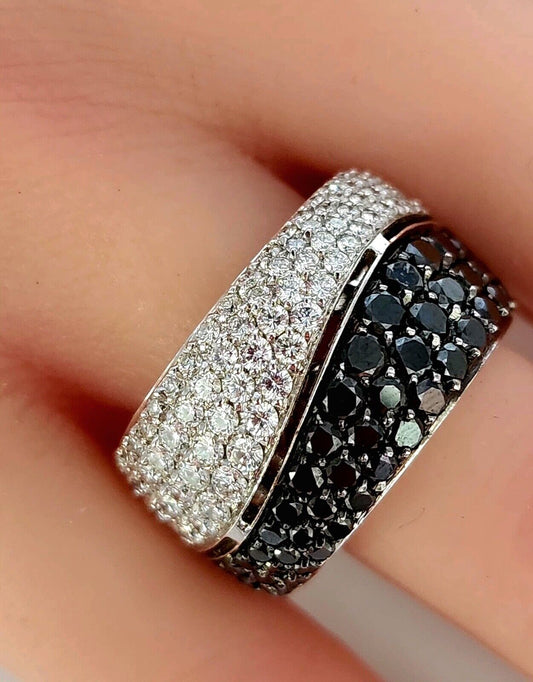 Beautiful Vintage 18K White Gold Ring with Diamonds