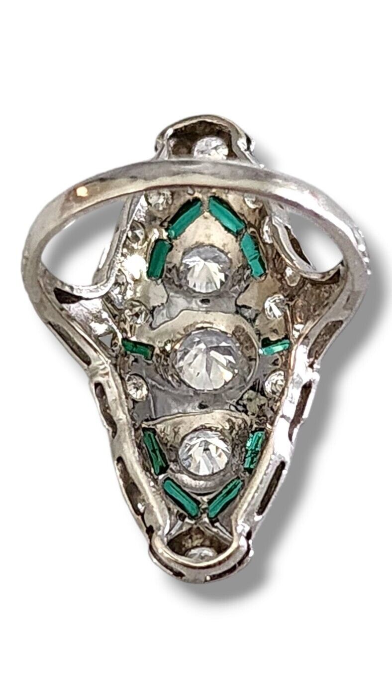 Art Deco 1930 Cocktail Ring In Platinum with 1.42 Carats Diamonds and Emerald