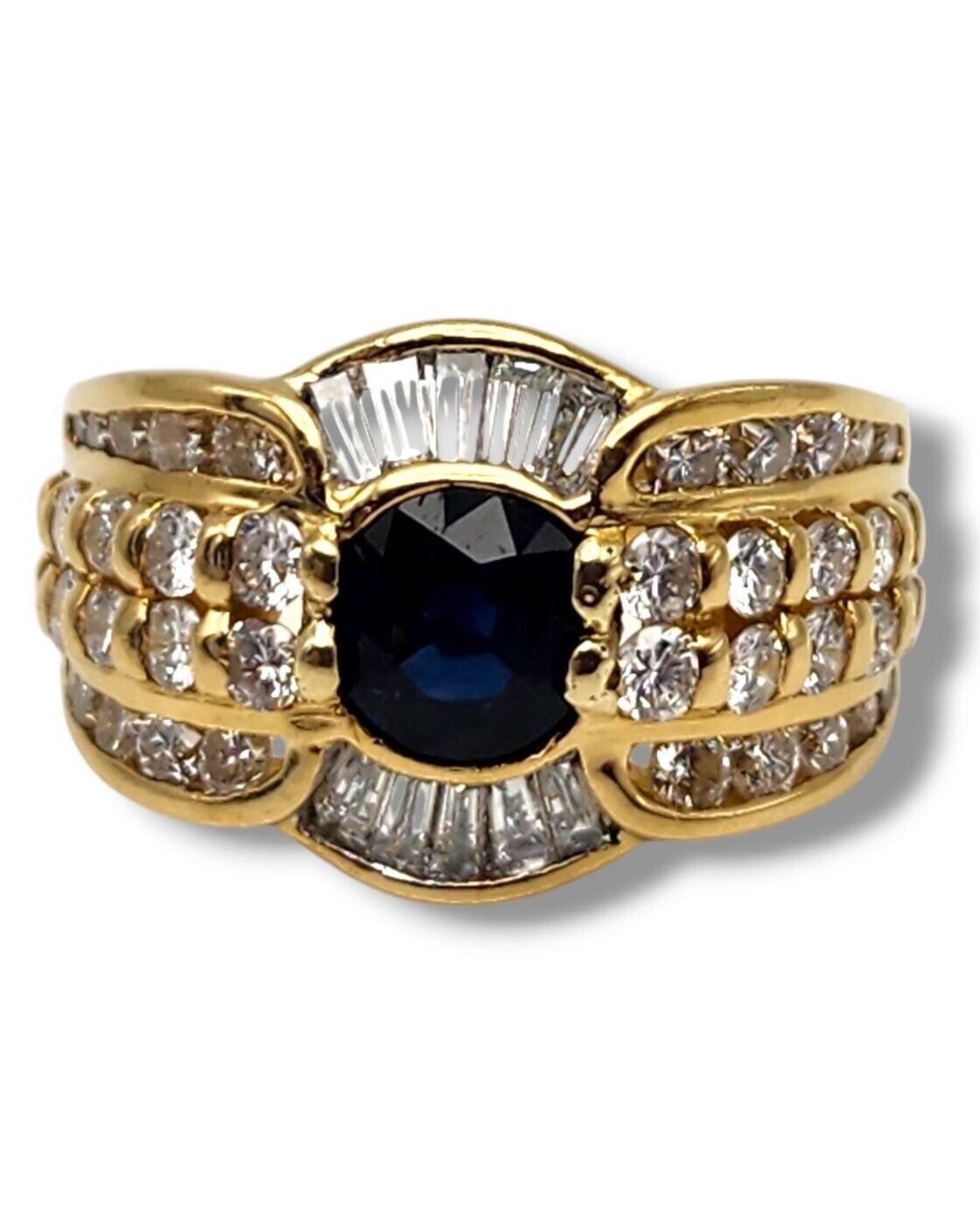 18K Gold Ring decorated with Diamonds and Sapphire 1.0 Carats Diamond