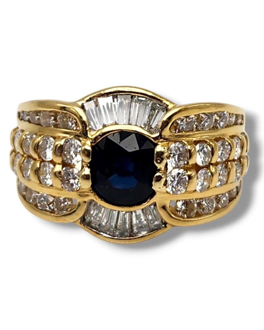 18K Gold Ring decorated with Diamonds and Sapphire 1.0 Carats Diamond