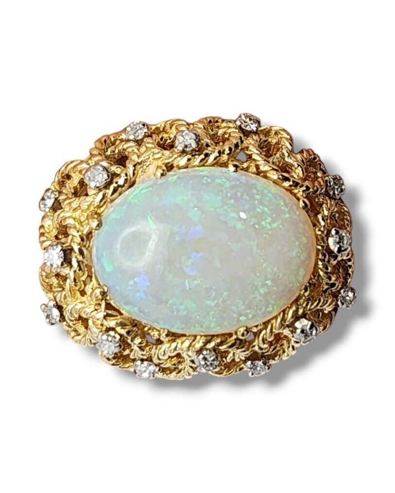 18K Yellow Gold Ring with Opal Gemstone and Diamonds